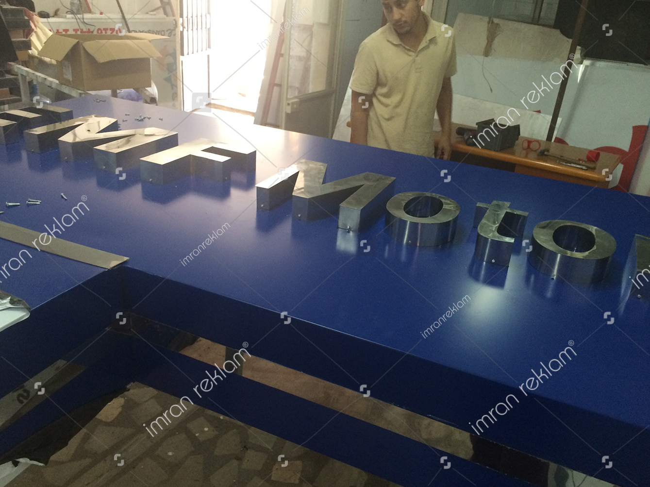 krom-harfli-totem-tabela