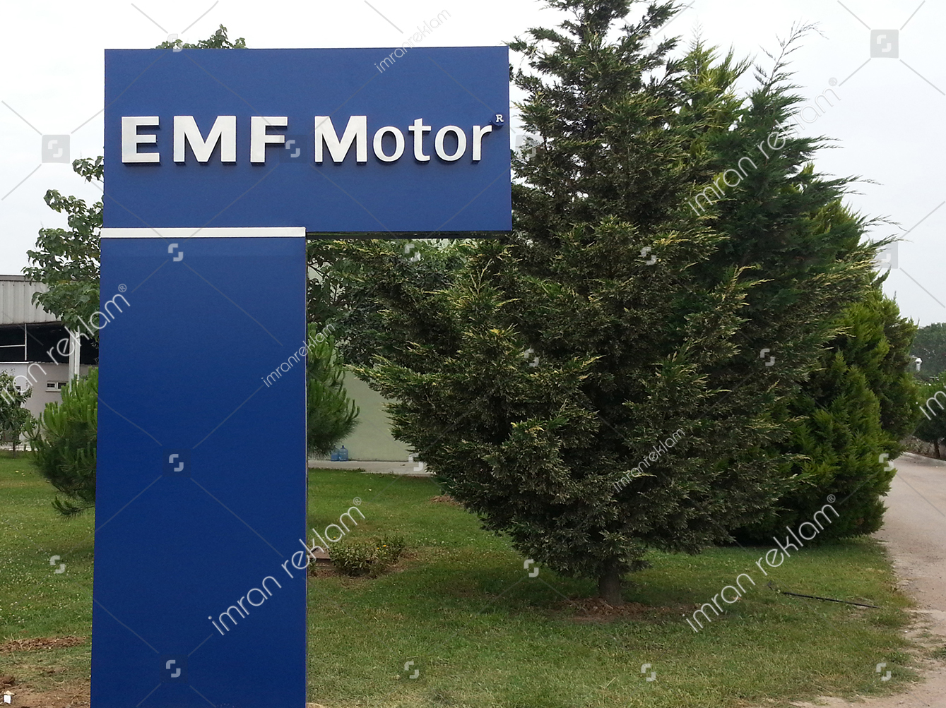 krom-kutu-harfli-totem-tabela-modelleri