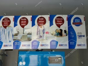 magaza-ici-tavandan-sarkıtmali-reklam-panosu