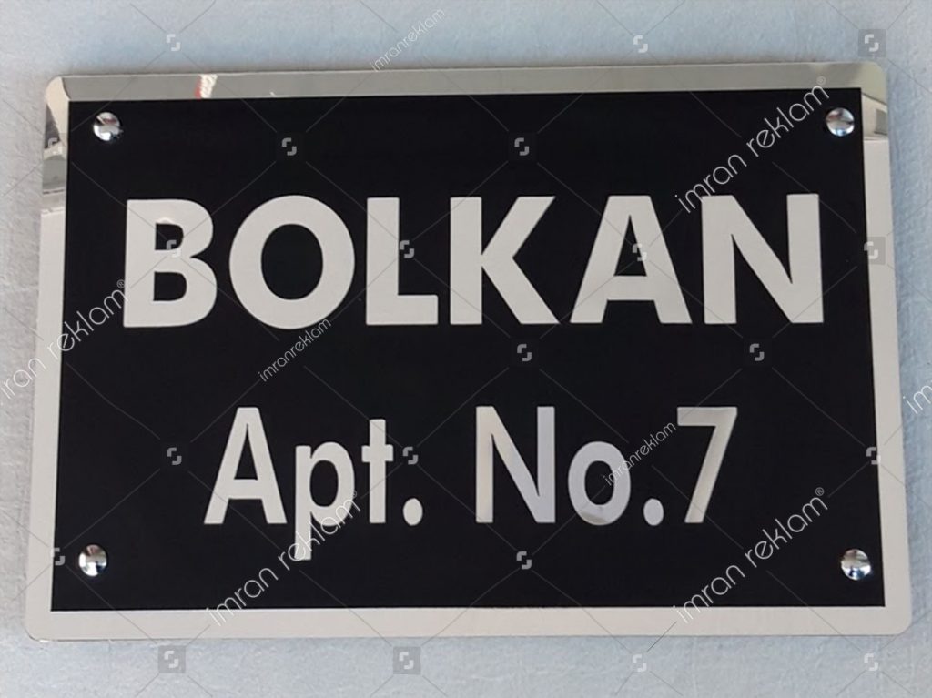 Aynalı pleksi harfli apartman tabelası