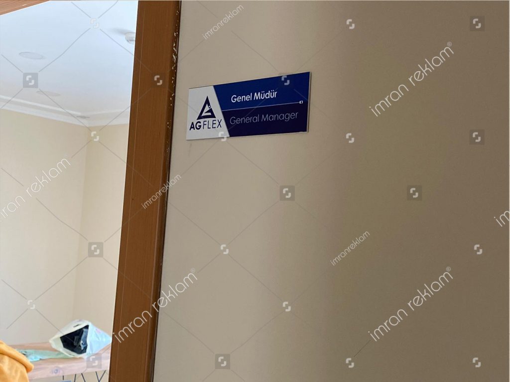 Genel müdür isimlik tabelası