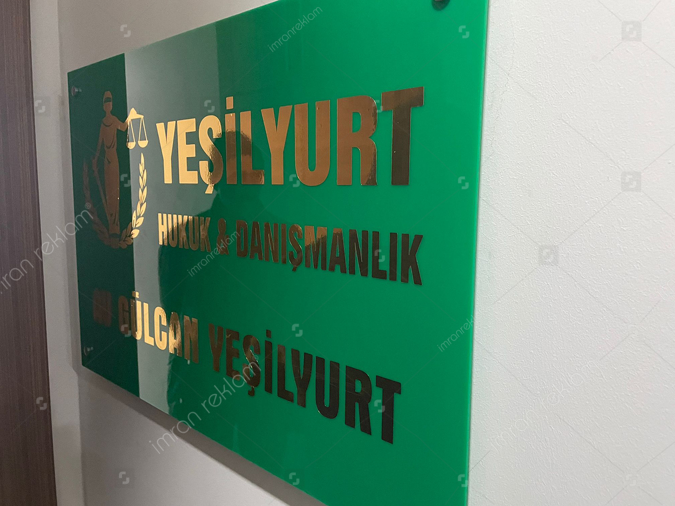 yeşilyurt-hukuk-bürosu-pleksi-kapı-tabelası
