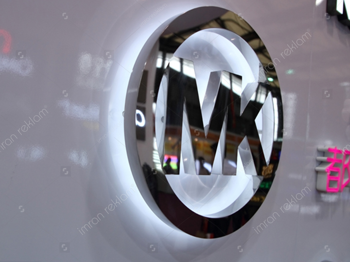 paslanmaz-gümüş-alttan-led-ışıklı-kutu-harf
