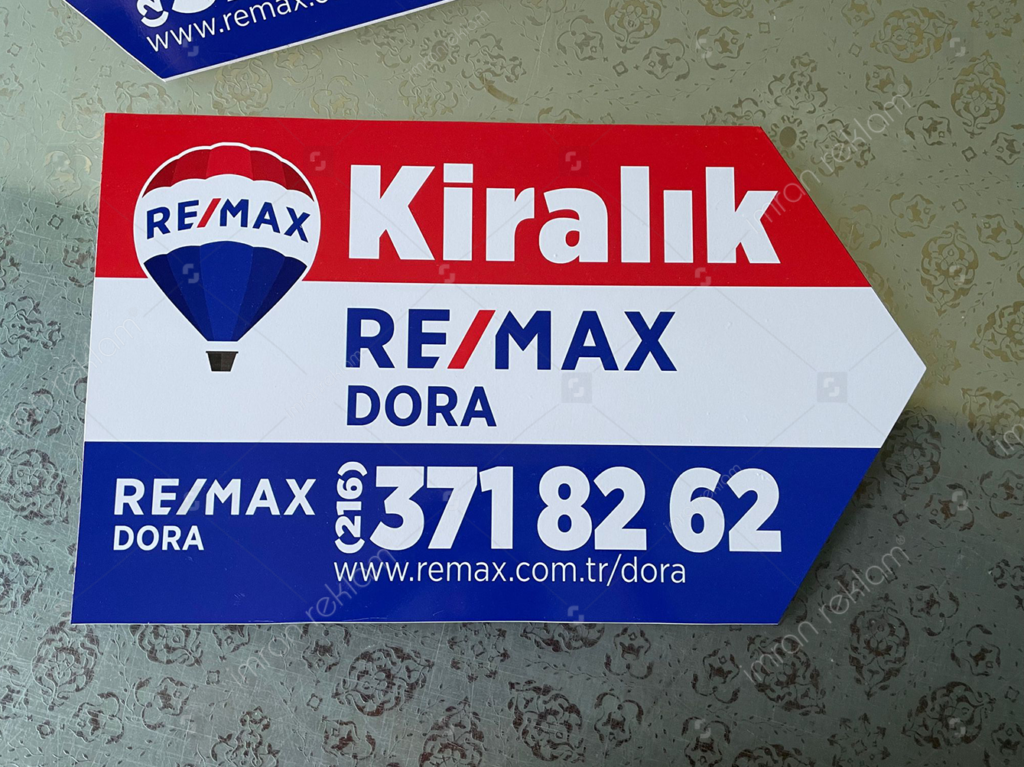 Remax ok şeklinde kiralık tabelası