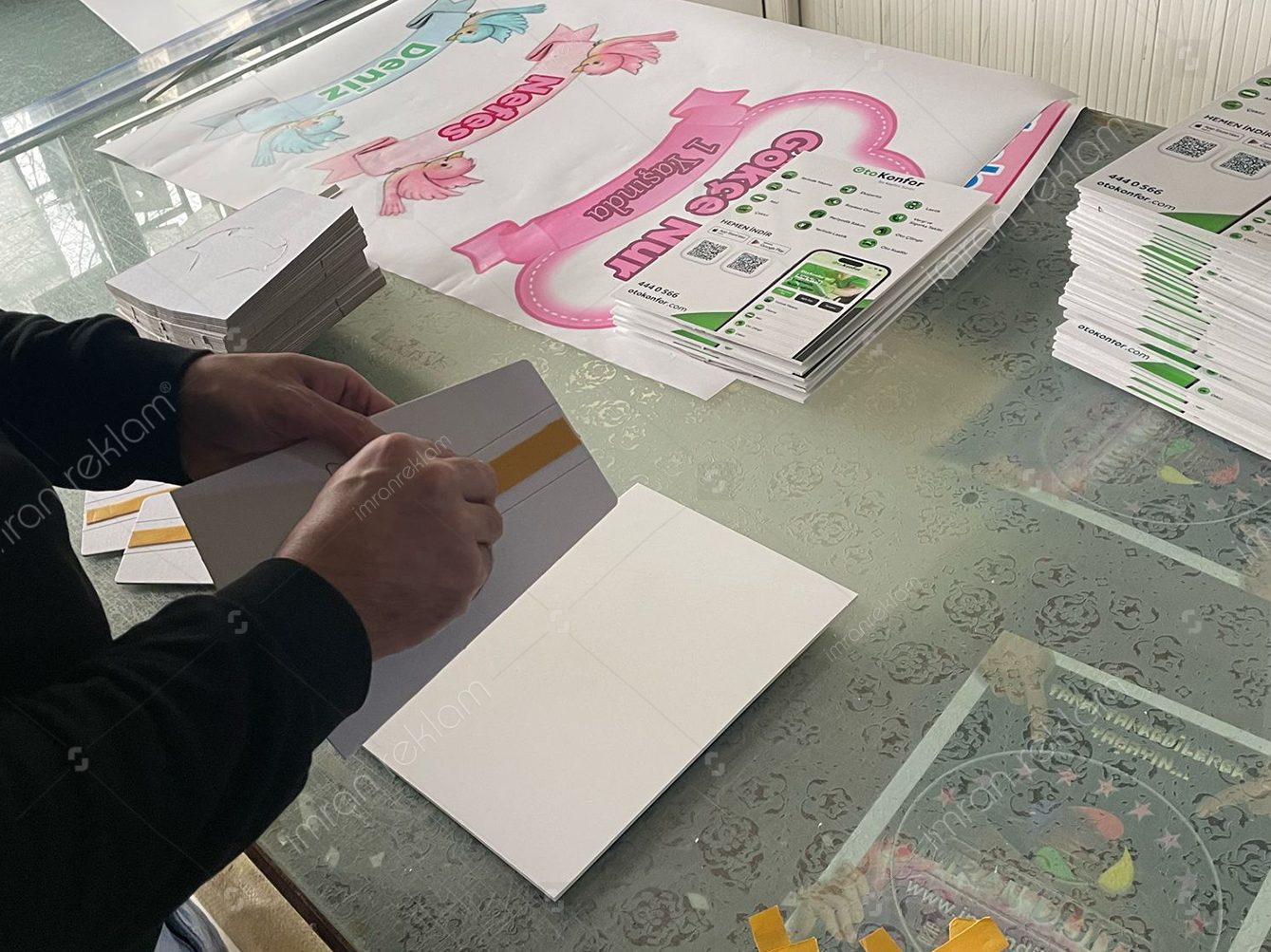 Ofis Masaüstü A4 Ayaklı Reklam Panosu